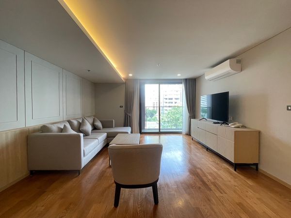 Luxury apartment for rent, Piya Apartment (Piya Apartment), family size 143 sq m, 3 bedrooms, Interchange location, near BTS Asoke and MRT Sukhumvit.