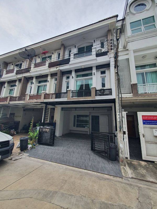 ให้เช่าบ้านทาวน์เฮ้าส์ 21 ตรว 3 ชั้น 3 ห้องนอน พรีเมี่ยมเพลส มัยลาภ  รามอินทรา 14