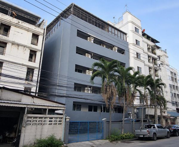 For sale/rent, 6-story building with elevator, Huai Khwang, 18 rooms, with furniture, near MRT Huai Khwang.