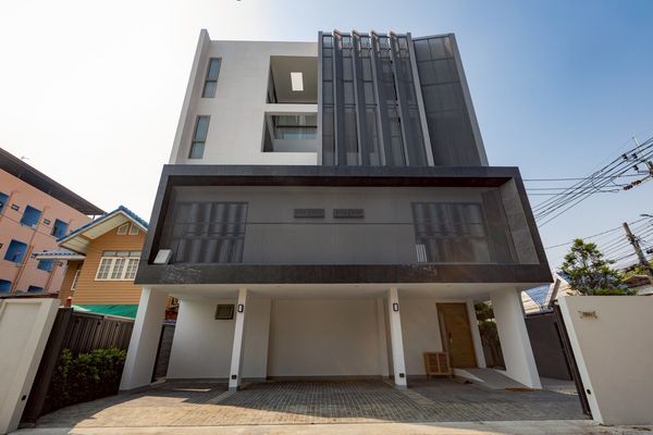 ขาย/เช่า บ้านเดี่ยว 4 ชั้น โครงการ SYMMETRY เกษตร–นวมินทร์ พูวิลล่า
Fully furnished พร้อมเข้าอยู่ 
เกษตร นวมินทร์  ลาดปลาเค้า รามอินทรา
ประดิษฐ์มนูธรรม 