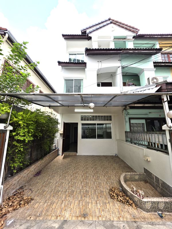 ปรับลดพิเศษ!  บ้านสวย ราคาถูก ลดแรง! ทาวน์โฮม 3 ชั้น หมู่บ้าน วังทองเฮาส์ ซอยนวมินทร์ 57  พื้นที่ 17 ตรว. 4 ห้องนอน 4 ห้องน้ำ ทำเลดีมาก โครงการติดถนนใหญ่นวมินทร์ 