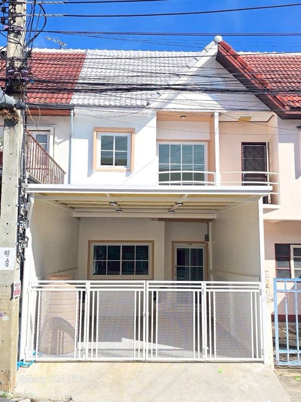 Rattanawadi Village, Soi Chan Thong Iam
MRT location There are 2 ways to enter and exit.
Kanchanaphisek Road and Bang Phlu Intersection