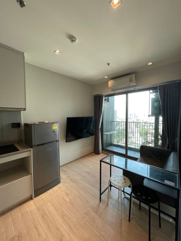 For rent: Whizdom Ratchada-Tha Phra | Convenient travel | Next to BTS Talat Phlu | Building does not block the view.