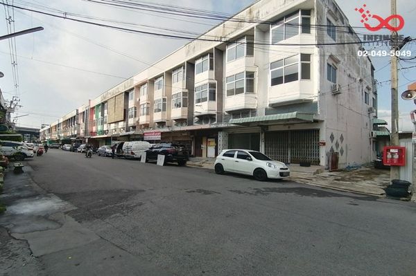 Commercial building for sale Yu Charoen Village Vibhavadi Rangsit 37 Don Mueang 3.5 floors 16 sq m, near Don Mueang Airport.
