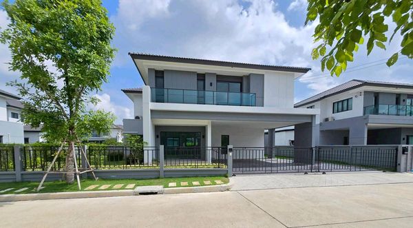 💫Single house for sale Centro Thawi Watthana💫
🏡Large detached house, ready to move in, good location on Thawi Watthana side.

✨House in good condition, ready to move in.
✨First hand house, never lived in.
✨Wide usable area 301 square meters.
✨Full functio