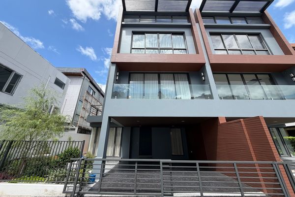 🔥 Rent Townhouse !!  Friendly !! corner house !! 🔥The Plot Yen Akat, 3 bedroom 4 bathroom, 3 Storeys, Parking for 2 cars !! Code C20260500026 furnished, ready to move in 📣📣