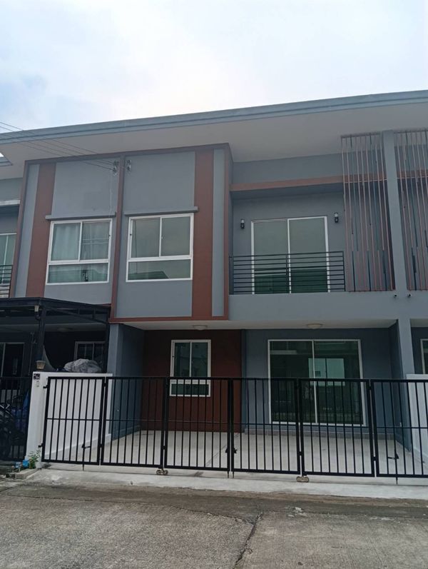 Townhome for rent, Ratchaphruek, near The Crystal SB Ratchaphruek, just 5 minutes.