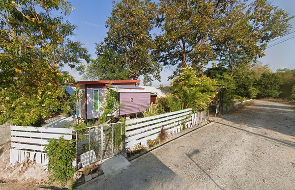 Land for sale with buildings on 88 sq m of land, community location, San Pa Tong District, price only 1.8 million baht, land with 3 garden houses, shady atmosphere. Suitable for living Make a vacation home Or convert it into a rental property in the style