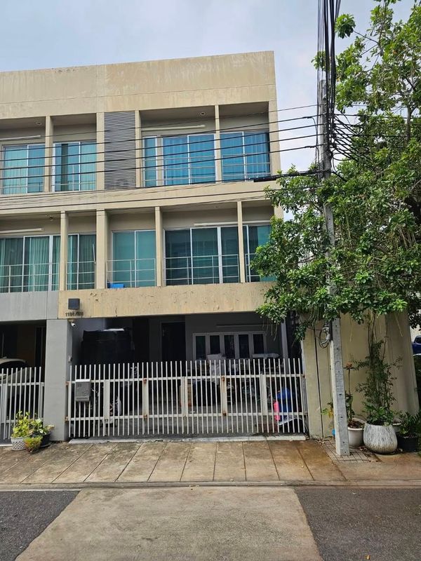 ✅ 3-story townhome for sale, corner unit, near Airport Link Ramkhamhaeng and BTS Green Line ✅ Noble Cube Pattanakarn