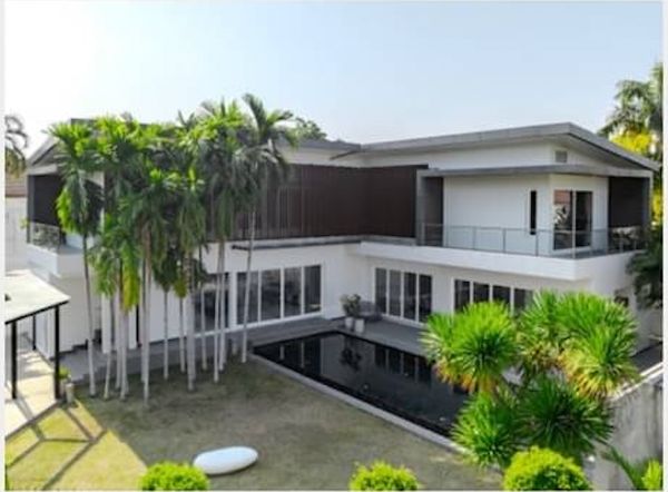 Modern exclusive house for RENT  Pattanakarn 30 with Pool