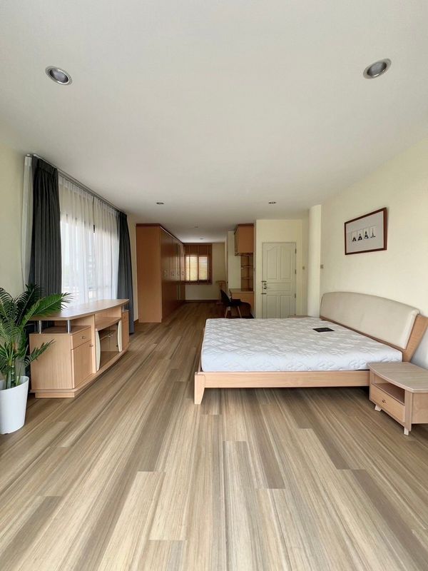🔥🔥Code 31859🔥🔥 House for rent in the heart of Sathorn. 🌐 LINE@: @fastforrentcondo