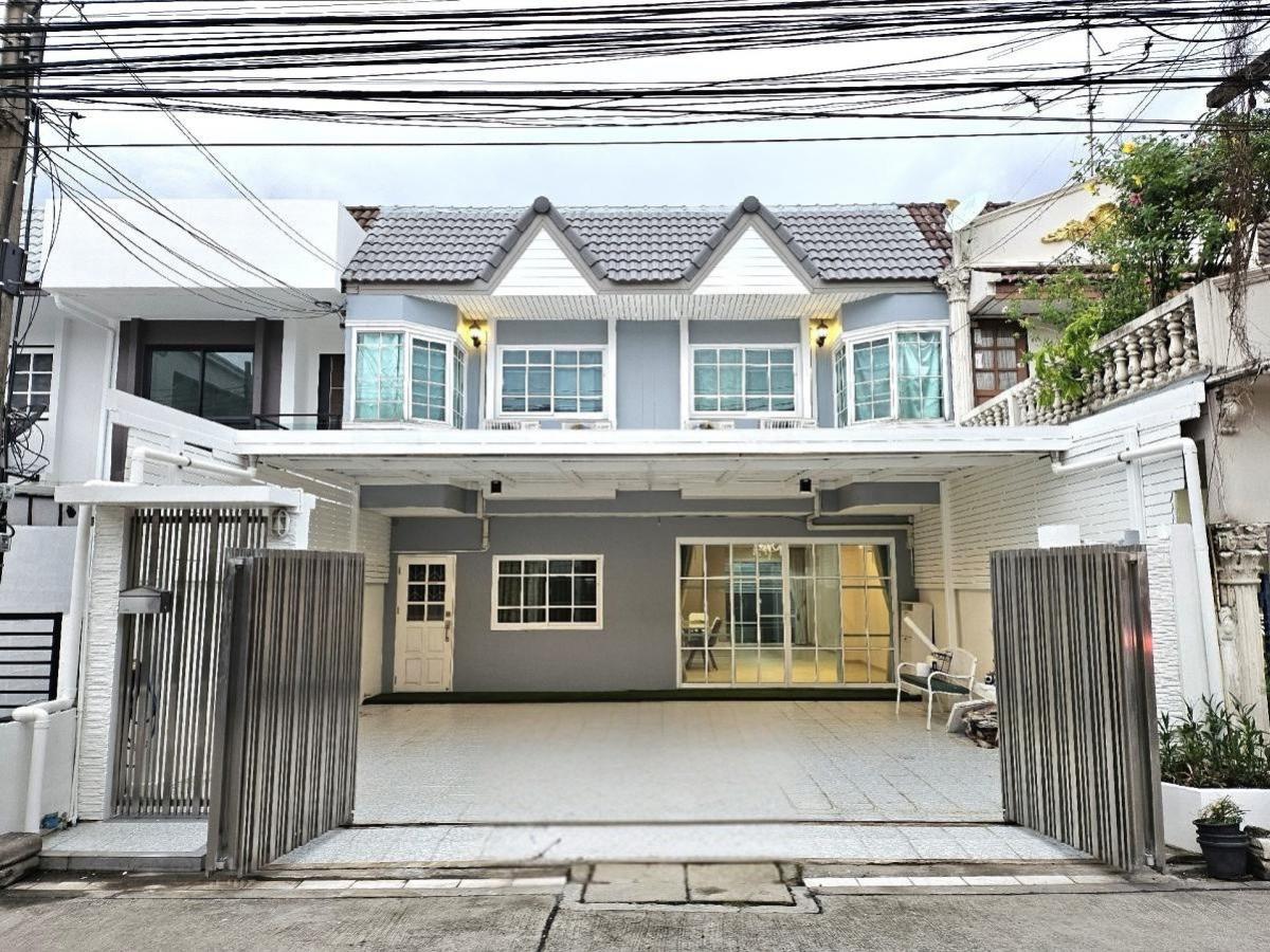 ขายทาวน์โฮม 2 หลังติดกัน ลาดพร้าววังหิน 82 ลาดพร้าว เขต ลาดพร้าว กรุงเทพ CX-156172 ขายทาวน์โฮม 2 หลังติดกัน ลาดพร้าววังหิน 82 ลาดพร้าว เขต ลาดพร้าว กรุงเทพ CX-156172
