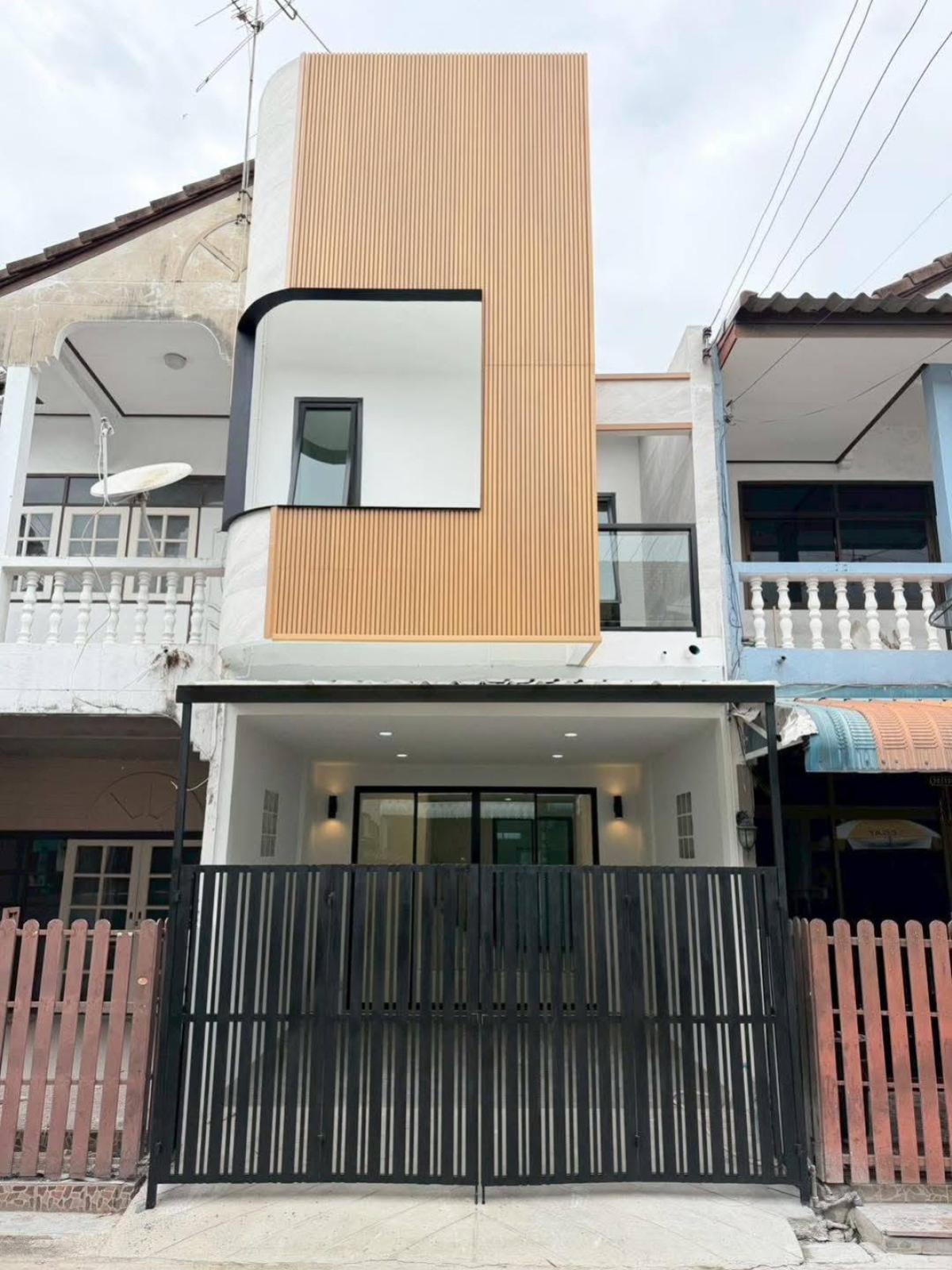 For Sale Townhouse/Townhome  , Baan Piphonpong 2,3,4 , newly renovated , Sanambin , Don Mueang , Bangkok , CX-156148