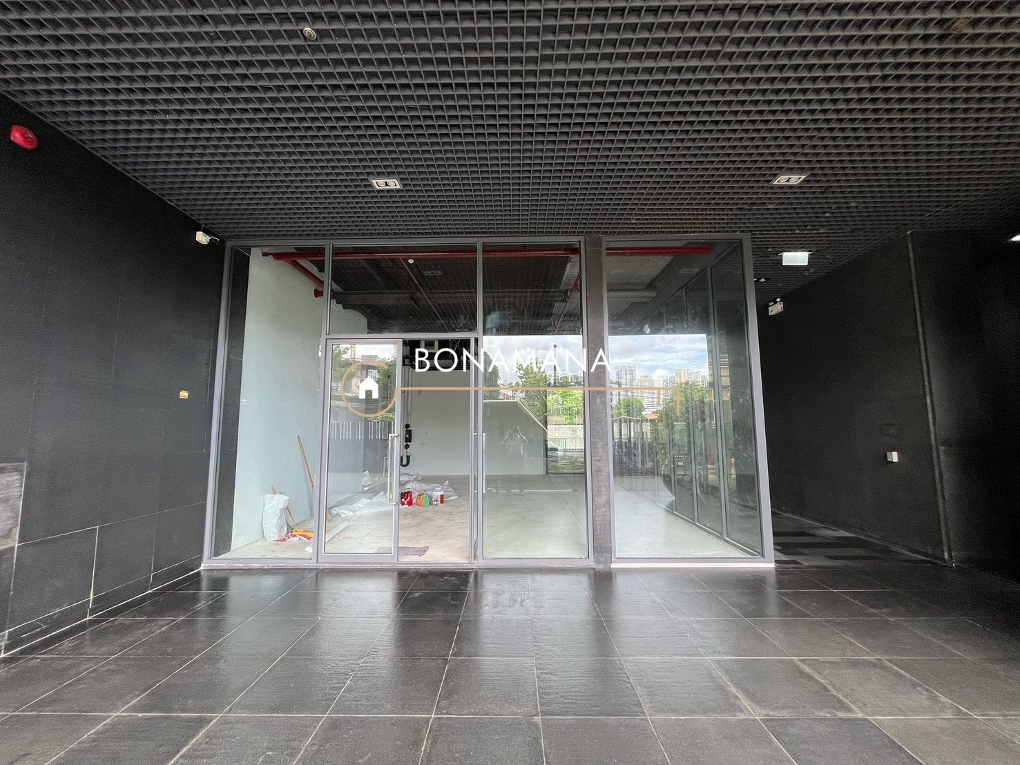 For rent, business space next to the road, 2nd floor, connected to BTS Thonglor. For rent, business space next to the road, 2nd floor, connected to BTS Thonglor.