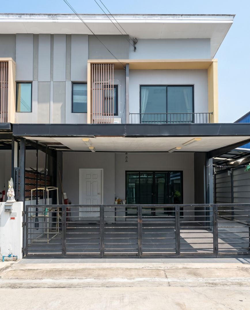 ขายถูกสุดในโครงการ เพียง 2.89 ล้านบาท ทาวน์โฮม เดอะ คอนเนค รามอินทรา 65 ซอยรามอินทรา 65 แยก 2 เนื้อที่ 29.8 ตารางวา หน้ากว้าง 5.7 เมตร พื้นที่ใช้สอยประมาณ 119 ตารางเมตร
