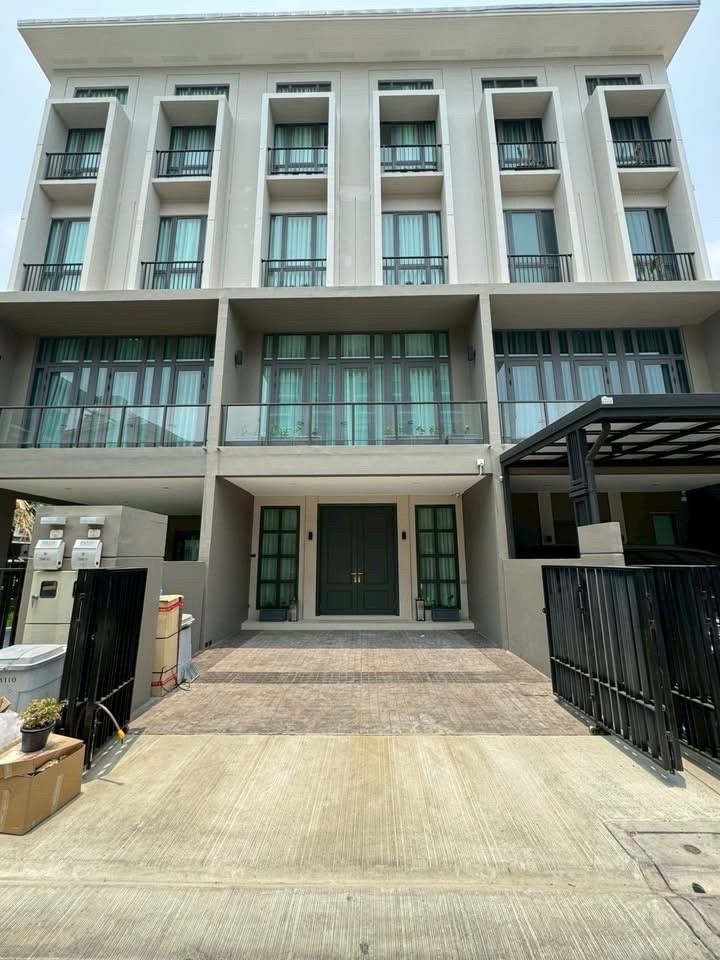 ทาวน์โฮมหรู 4 ชั้น Patio รัชโยธิน ใกล้ BTS รัชโยธิน  เหมาะที่จะพักอาศัย หรือ โฮมออฟฟิศ