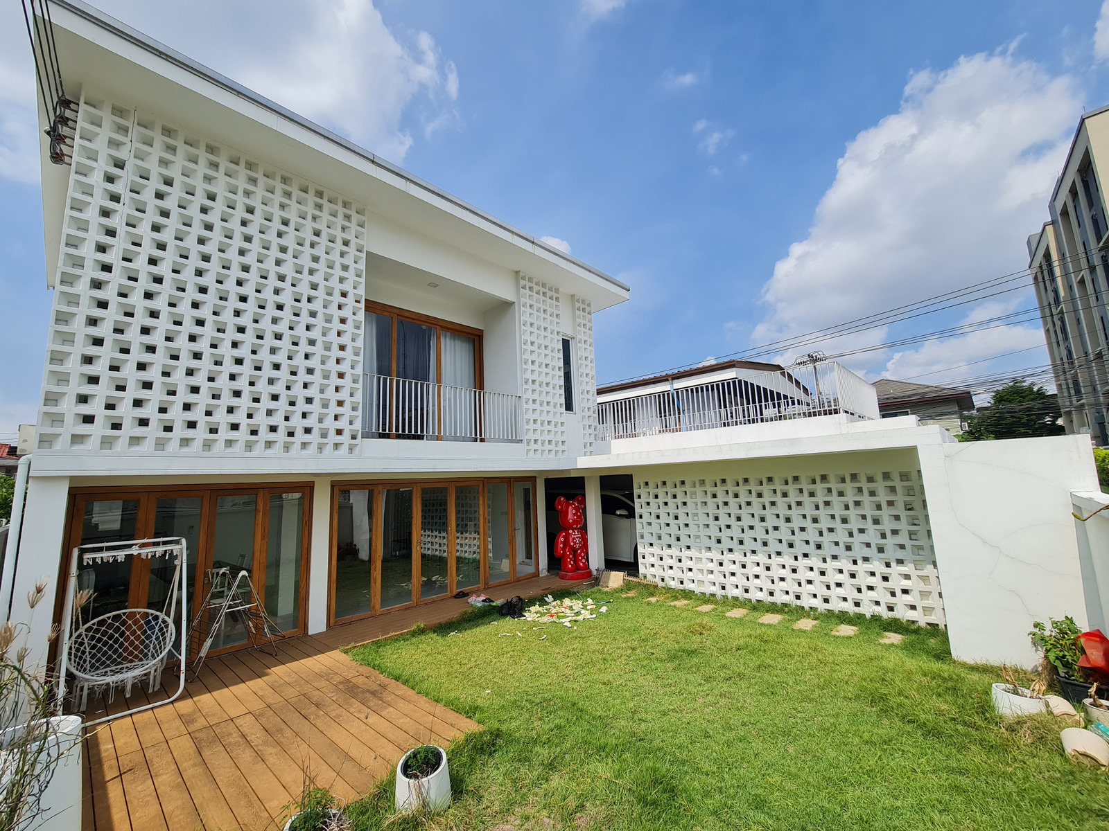 Urgent Sale (Moving on abord): Beautiful house ready to use, 60 Sqw. Minimal Style by Renos, Seri Village, Ramkhamhaeng - Rama 9. Urgent Sale (Moving on abord): Beautiful house ready to use, 60 Sqw. Minimal Style by Renos, Seri Village, Ramkhamhaeng - Rama 9.
