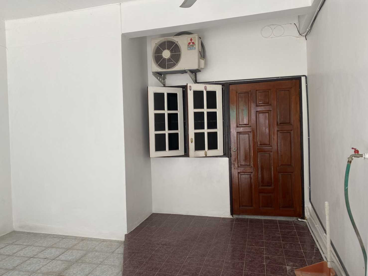 บ้านในเมือง สภาพดี ใกล้โรงเรียนโรจนวิทย์ เข้า–ออกสะดวก – รูปที่ 2