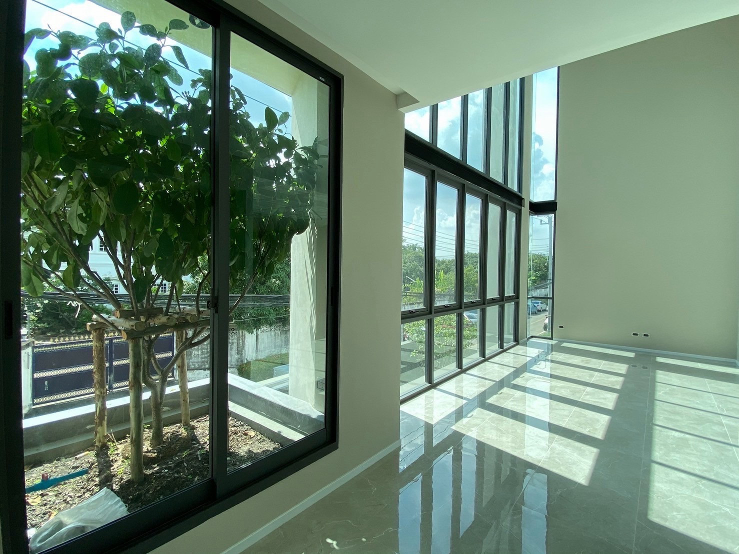 🏢 For rent, Myst On Nut - Srinakarin, Luxury Home Office, 4 floors with private elevator, next to MRT Sri Nut, only 500 meters. – รูปที่ 3
