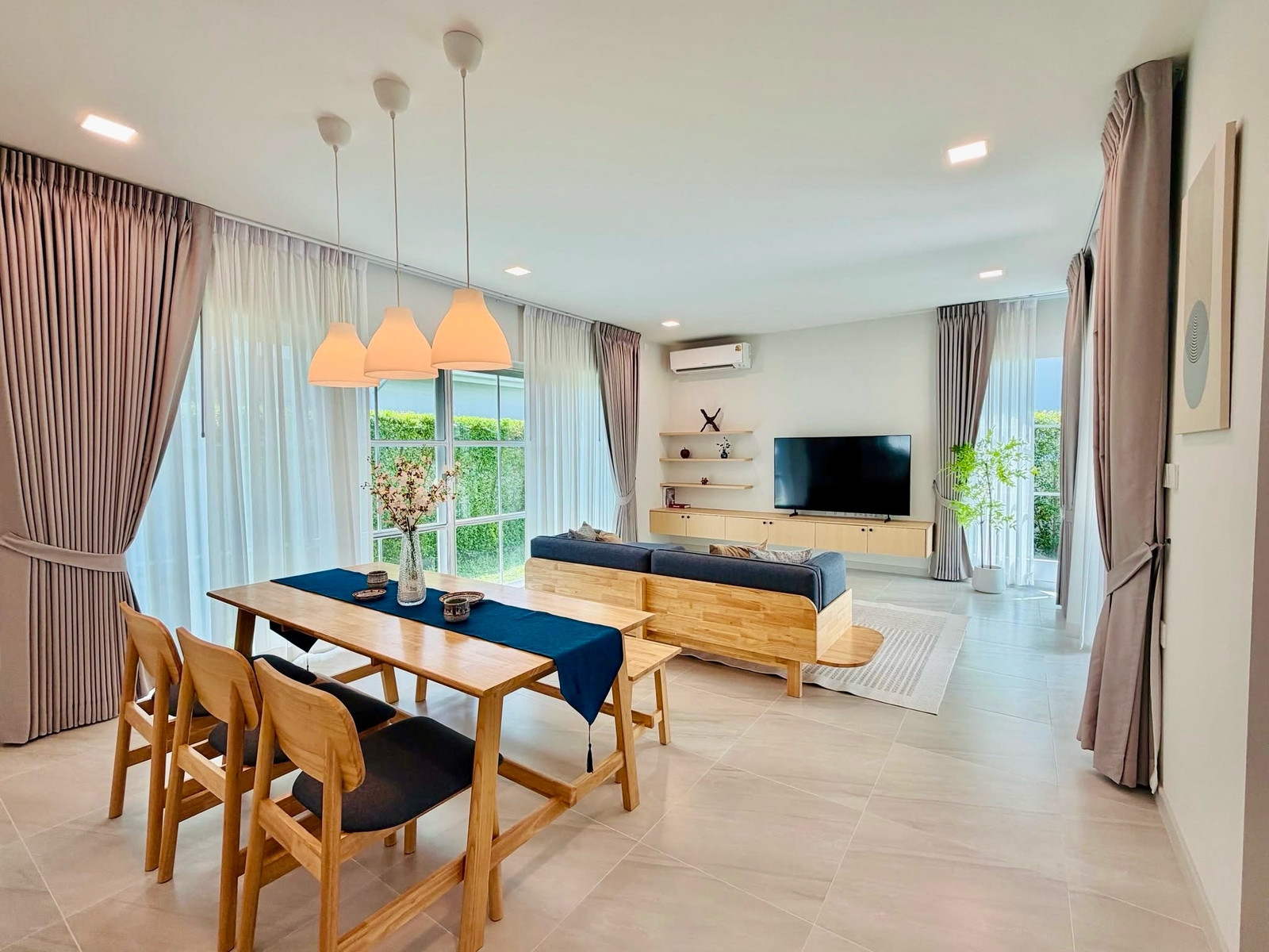 🌟For Rent: Detached House in Chaiyapruk Bangna Trad K.M. 15 . Beautiful two-storey 3 bedrooms and 4 bathrooms. Fully furnished.💥Rental Fee: 75,000 THB/Month.