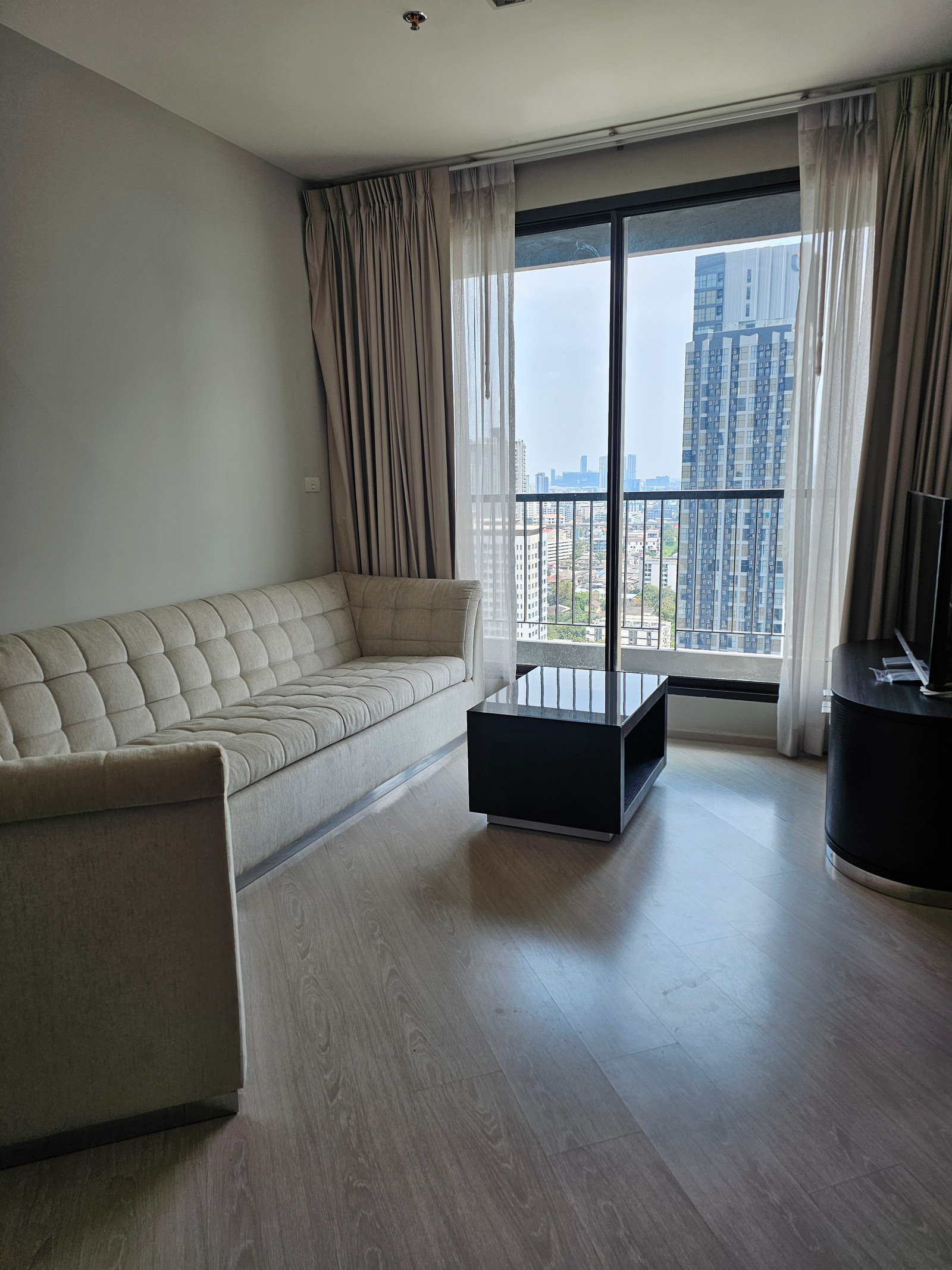 ให้เช่าห้องสวย ราคาพิเศษ 2นอน 2น้ำที่ Rhythm Sukhumvit 44/1 ติด BTS พระโขนง พื้นที่ 74 ตร.ม. ชั้น 22