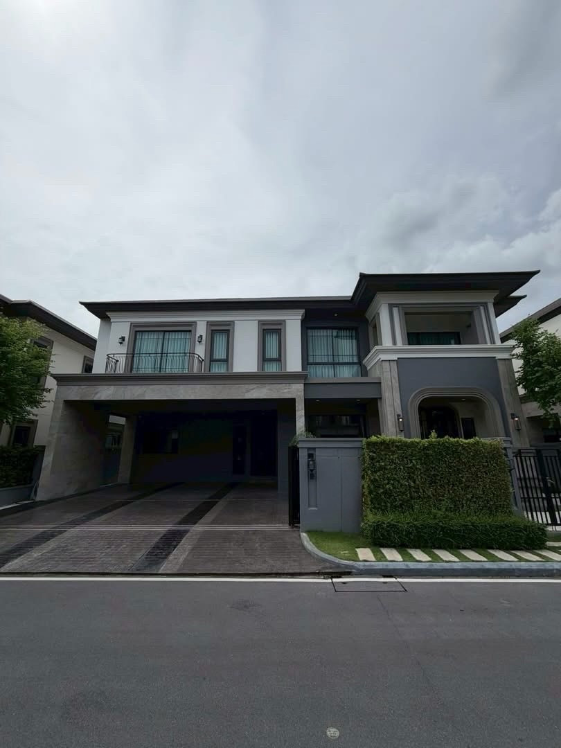 Luxury House for Sale / Rent at Krungthep Kreetha near Wellington College large usable area 447 sq.m suitable for living or long-term investment