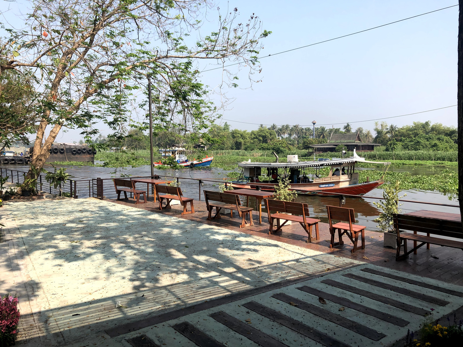 Land for sale next to the Nakhon Chai Si River, 22 meters in front of the water, with a former restaurant building. – รูปที่ 4