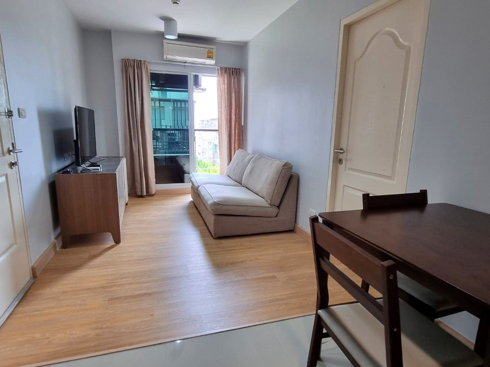 Urgent sale! Corner room, not next to anyone. The front room is spacious and airy. Urgent sale! Corner room, not next to anyone. The front room is spacious and airy.