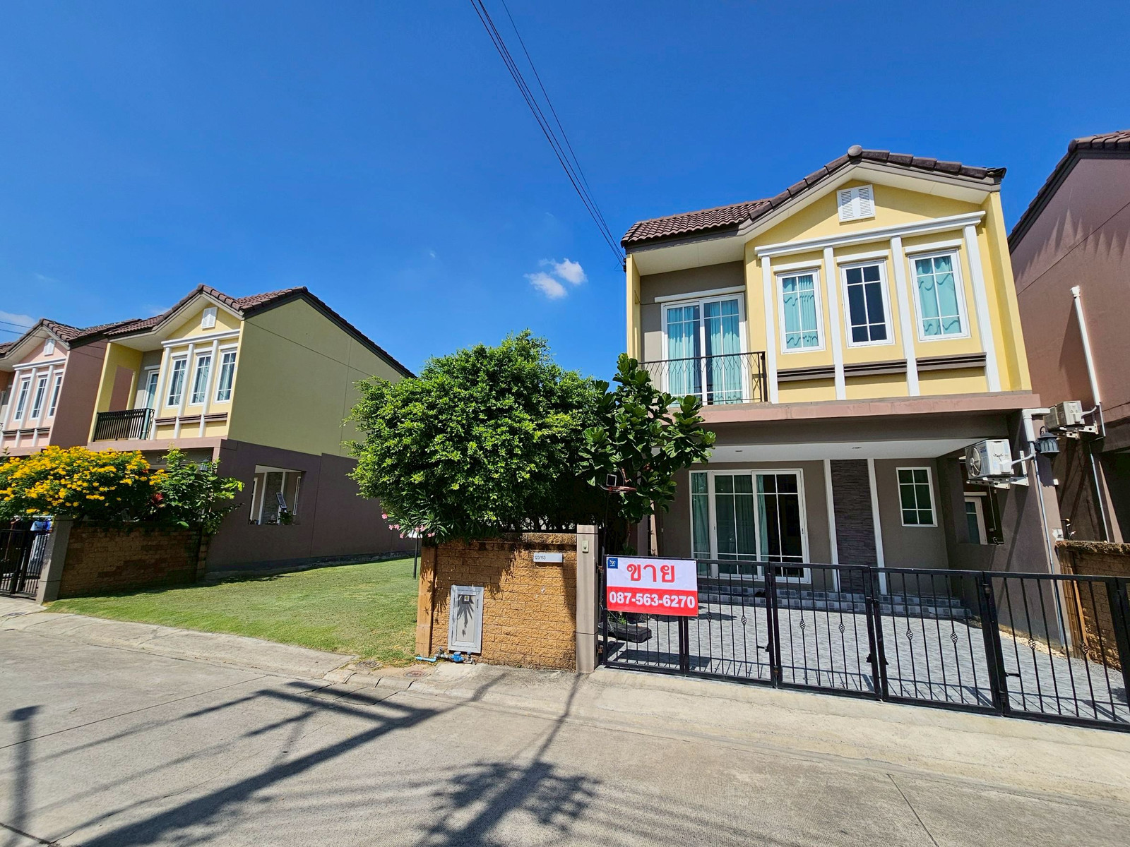 Corner semi-detached house for sale  Golden Village 2, Neo2, Rama 2, Soi Phanthai Norasing, Samut Sakhon, enter from Rama 2 Road, only 900 meters.