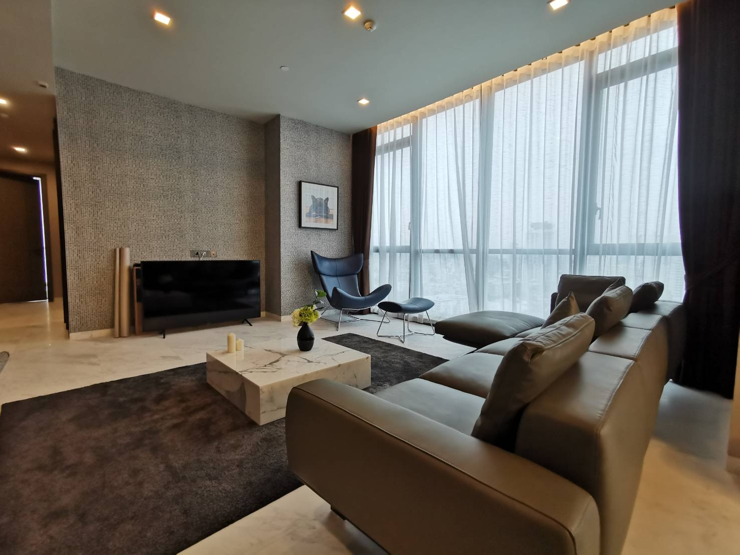 The Monuement  2 bedrooms high floor 