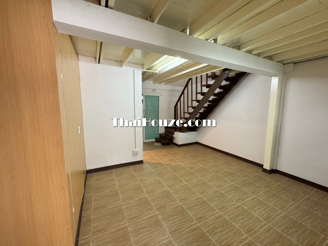 ขายทาวน์เฮ้าส์ 2 ชั้น รีโนเวทใหม่ ซอยสรณคมน์ 41  – รูปที่ 3