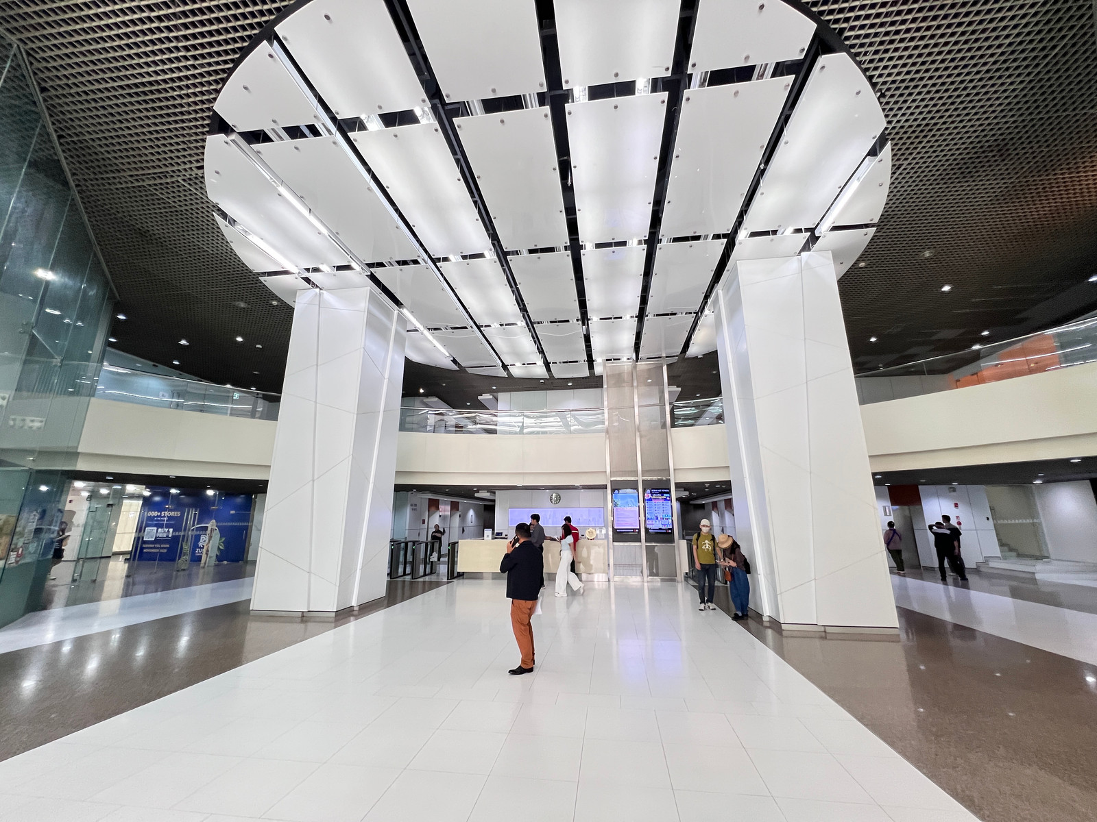 Office for sale/rent, good location near MRT&BTS, large area, can be divided.