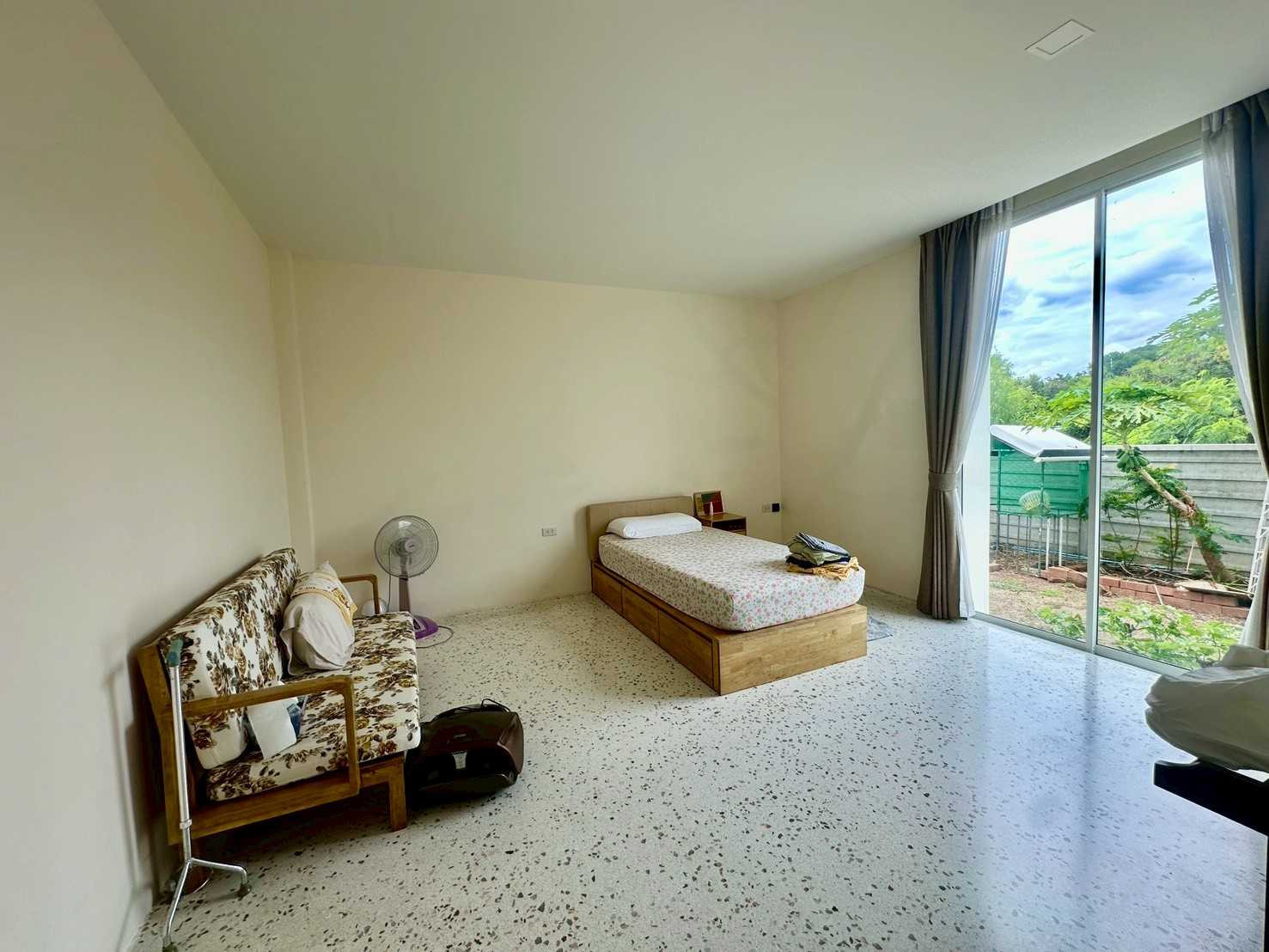บ้านเดี่ยวสไตล์ Modern Minimal ใกล้สถานีรถไฟฟ้าสายสีเหลือง – รูปที่ 4