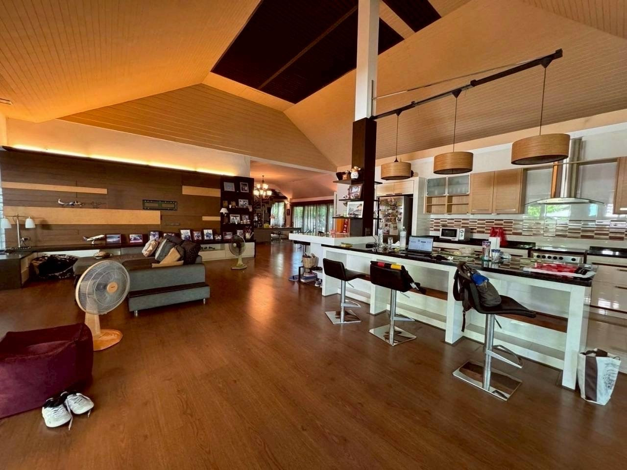 ￼ [🔥 Rare Item! Self-built luxury home, Modern Luxury design - New CBD location, Ramkhamhaeng 43/1]
Large 2-story detached house for sale on almost half a rai of land! In Thararom Village, Soi Ramkhamhaeng 43/1, a house that has designed and selected ever