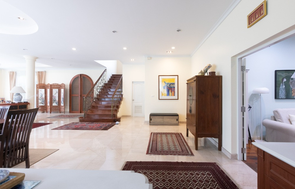 🏡 **ขายบ้านเดี่ยวหรู หมู่บ้านโกลเด้นนครา อ่อนนุช 65** – รูปที่ 2