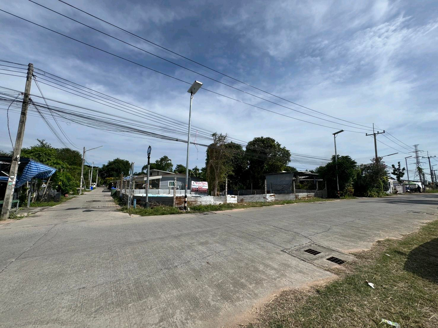 Land for sale, beautiful corner plot, 100 sq m. Land for sale, beautiful corner plot, 100 sq m.