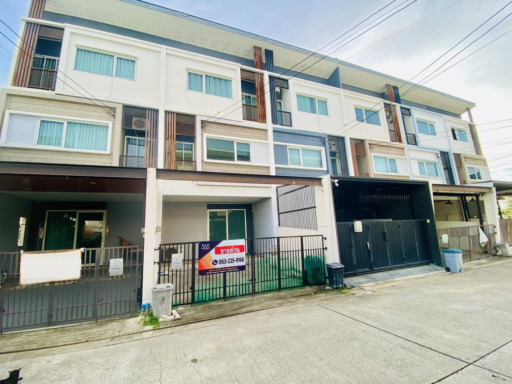 For sale / rent 3-story townhome, Patio Bangna Wongwaen, Soi Jemo, King Kaew 25/1 Kanchanaphisek 39, near Chularat 9 Hospital, Airport. For sale / rent 3-story townhome, Patio Bangna Wongwaen, Soi Jemo, King Kaew 25/1 Kanchanaphisek 39, near Chularat 9 Hospital, Airport.