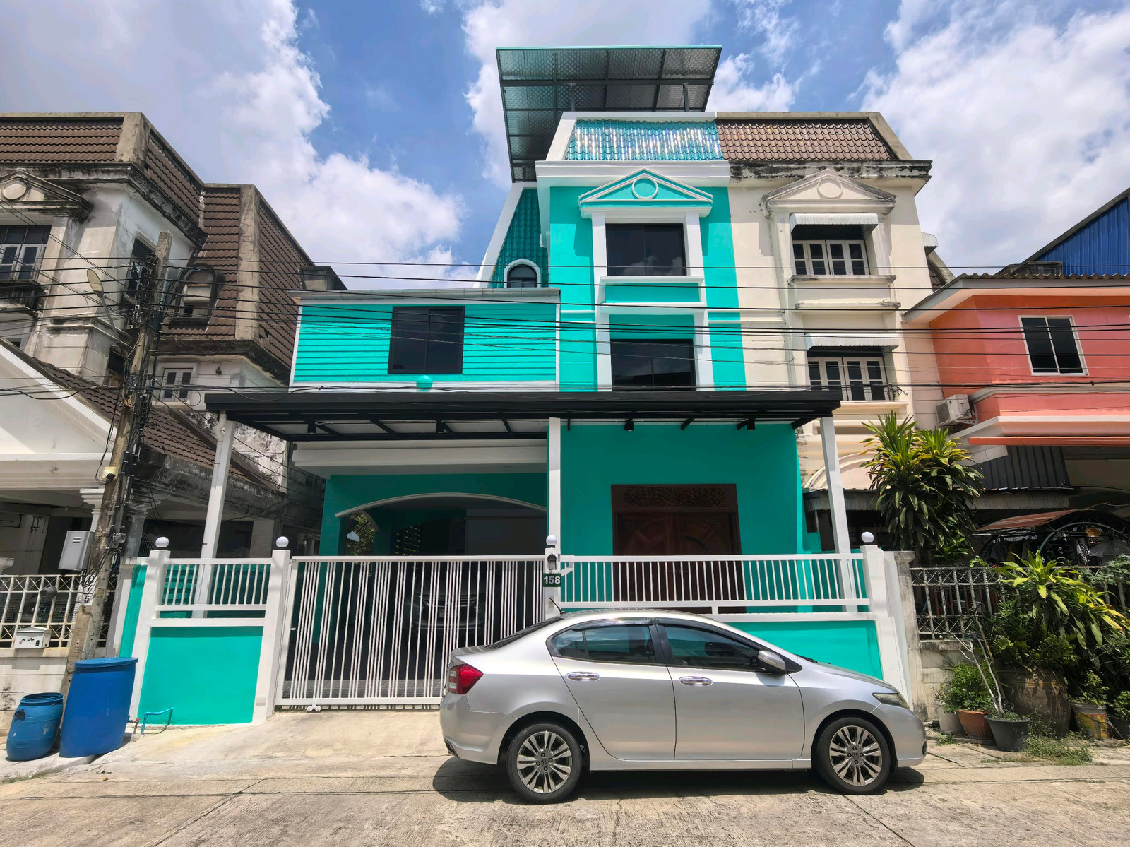 🔥 Newly Renovated 3-Storey Home Office at Srinakarin for Rent 🔥 Newly Renovated 3-Storey Home Office at Srinakarin for Rent