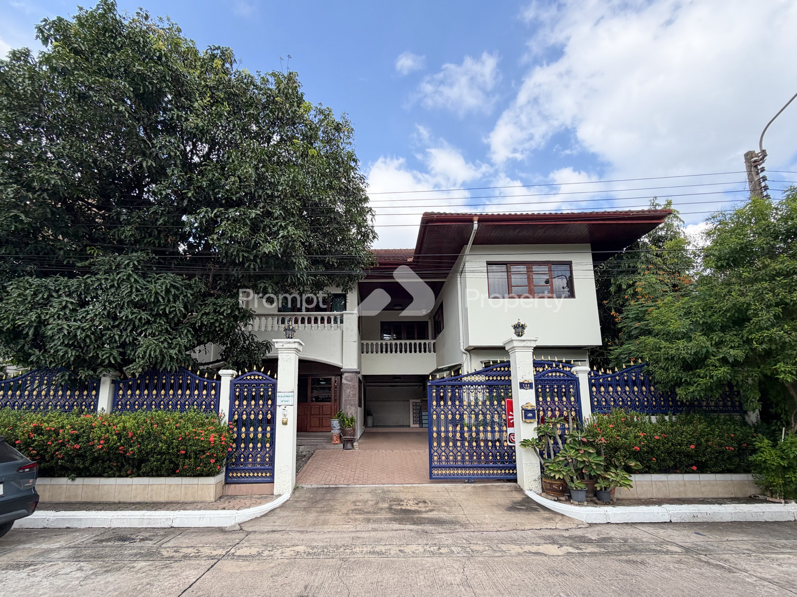 Single house with land, Soi Pridi 14, Soi Sukhumvit 71, convenient, only 5 minutes to Ekkamai, near BTS Phra Khanong. Single house with land, Soi Pridi 14, Soi Sukhumvit 71, convenient, only 5 minutes to Ekkamai, near BTS Phra Khanong.