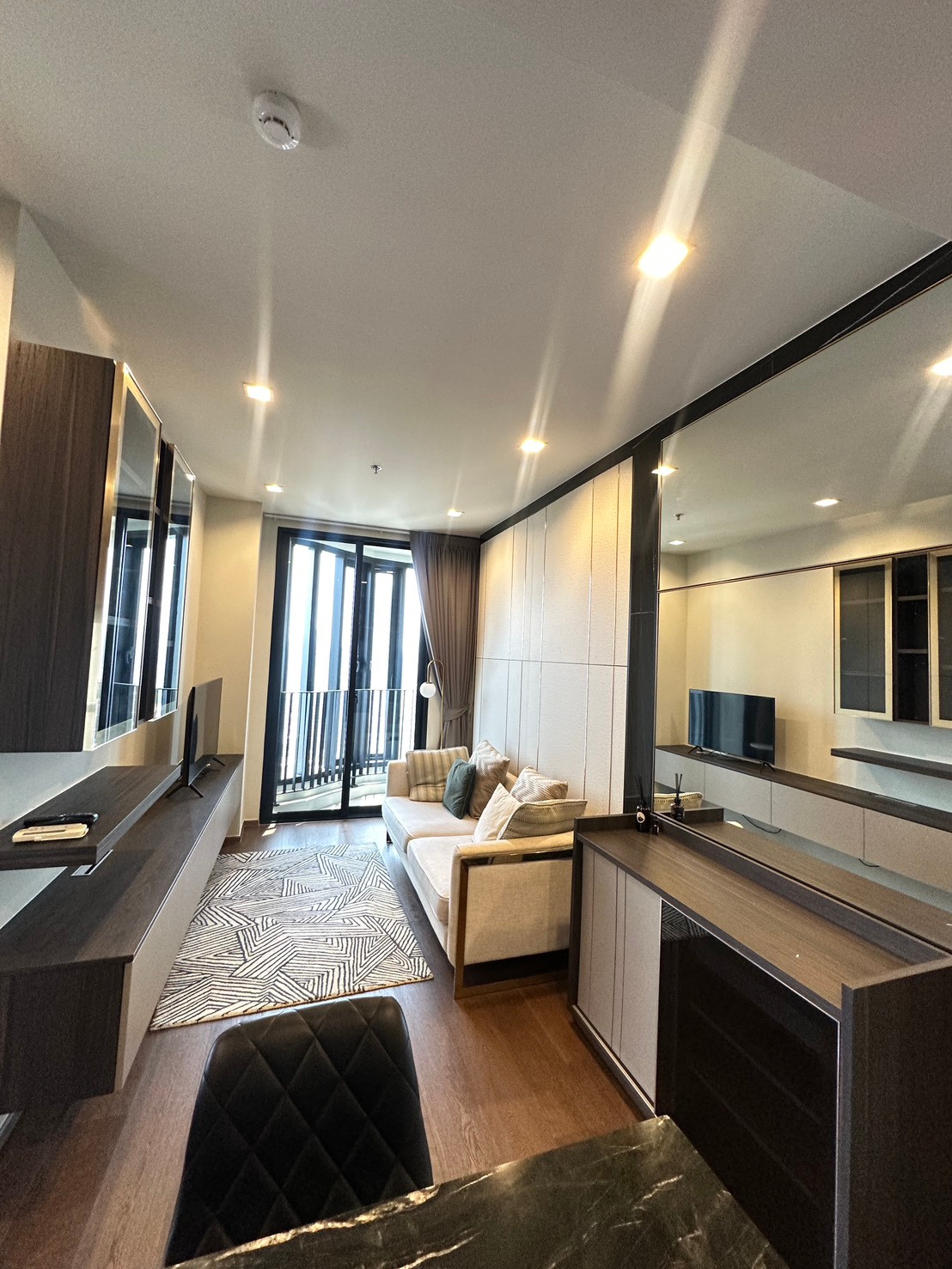 For rent Ideo Q victory 2 bedrooms, 1 bathroom. If interested, contact 065-464-9497.