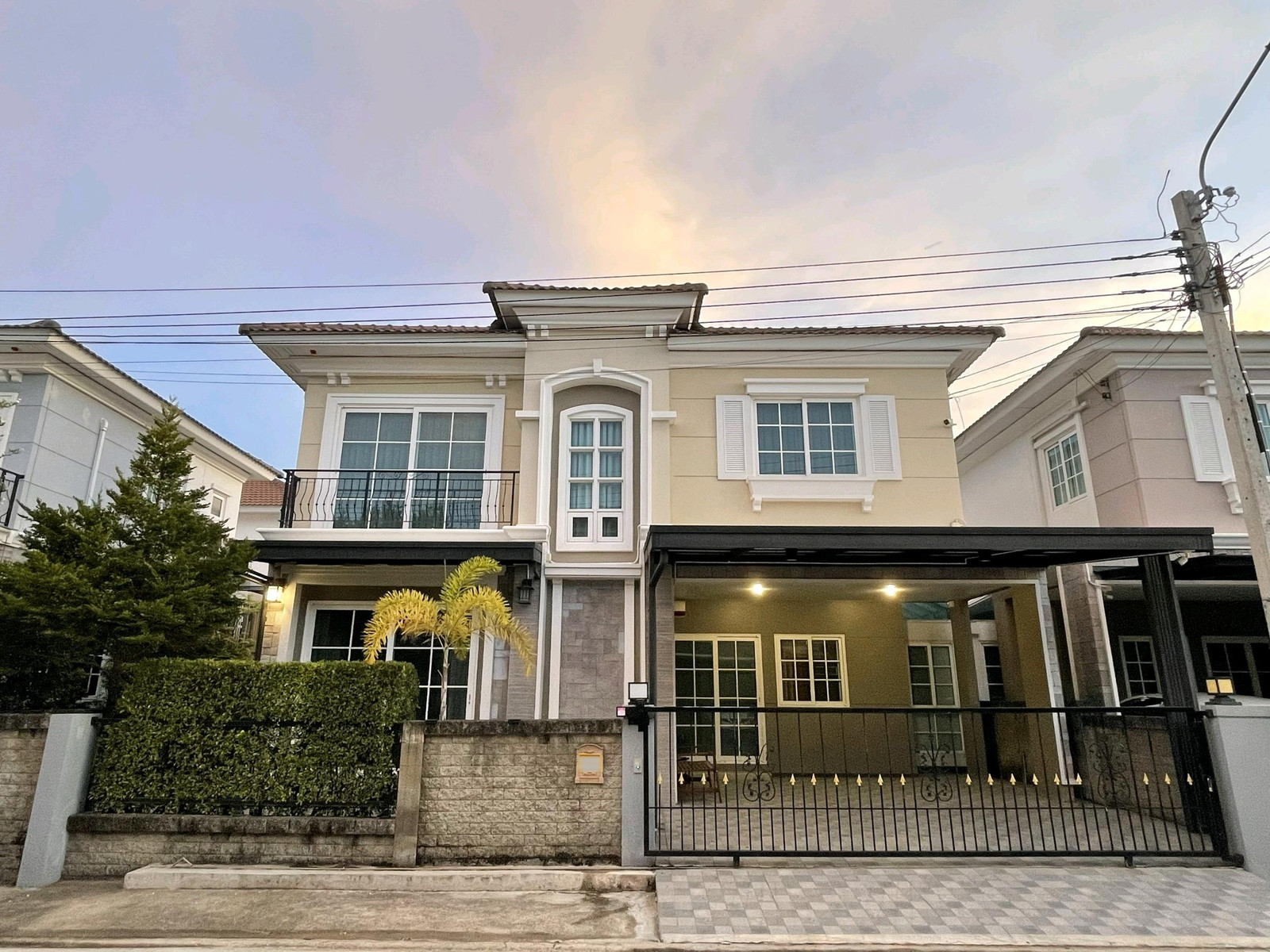 🔥 ขายบ้านแฝดสวย โกลเด้น นีโอ สาธรพร้อมอยู่ เพียง 9.9 ล้านบาท 🔥 🔥 ขายบ้านแฝดสวย โกลเด้น นีโอ สาธรพร้อมอยู่ เพียง 9.9 ล้านบาท 🔥