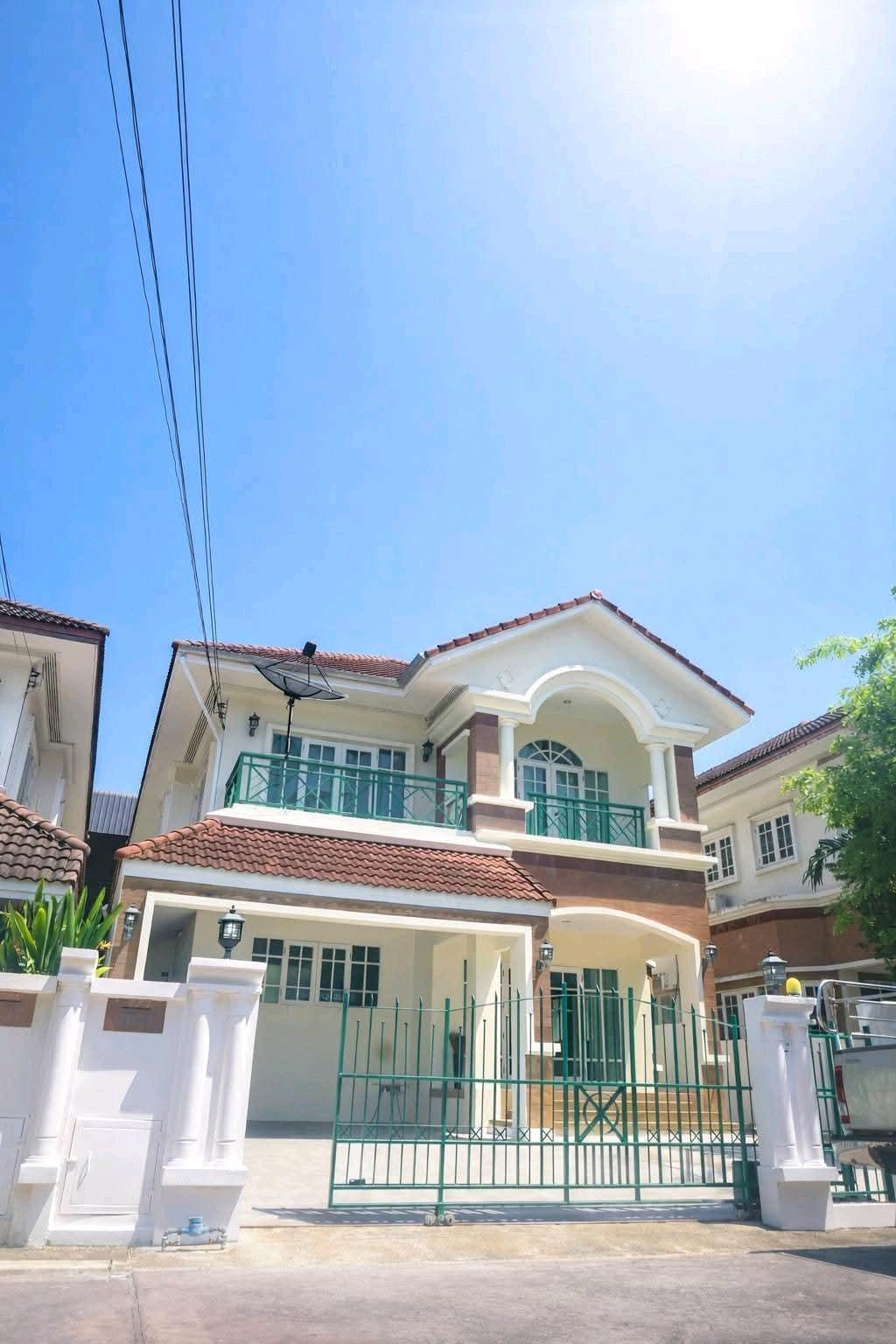 🏡 Newly renovated house, near MRT Suan Luang Rama 9 and Seacon Square, convenient travel, move in immediately. 🏡 Newly renovated house, near MRT Suan Luang Rama 9 and Seacon Square, convenient travel, move in immediately.
