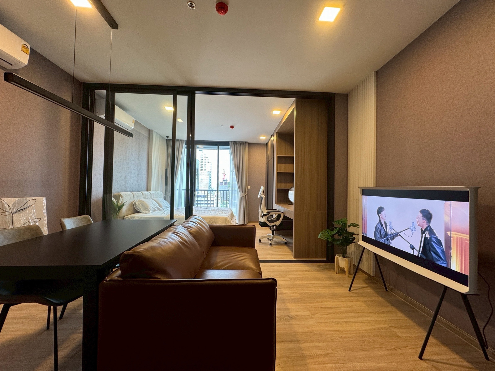 1 ห้องนอน Built in ทั้งห้อง พร้อมอยู่ วิวฝั่งโรงเรียน | 082-4499822 1 ห้องนอน Built in ทั้งห้อง พร้อมอยู่ วิวฝั่งโรงเรียน | 082-4499822
