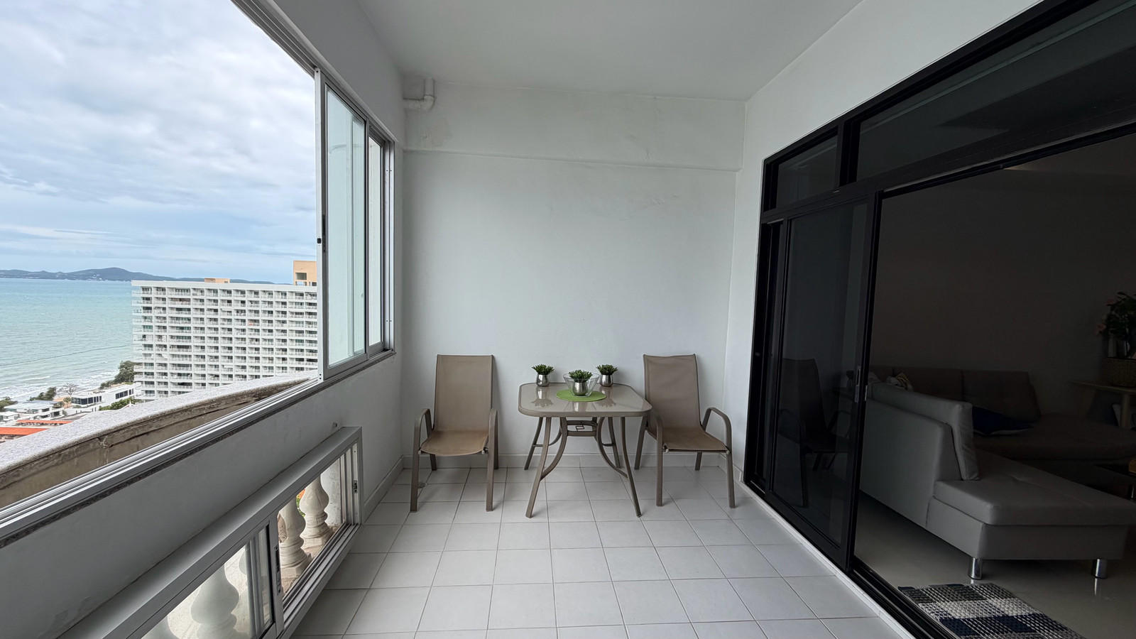 For Sale 66.93 sq.m.  22nd Floor Condo at Jomtien Complex Condotel, Pattaya
 – รูปที่ 3