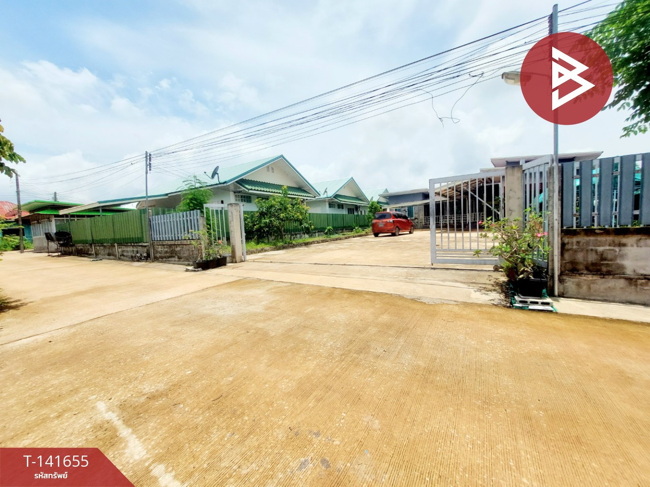 Single house for sale With a house for rent business, Phon Phisai, Nong Khai, location next to the main road.