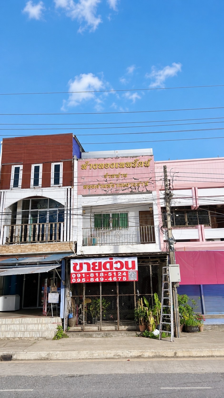 ขายด่วน ขายบ้าน อาคารพาณิชย์ทำเลดี ติดถนนหลัก สี่แยกตลาดสดละหานทราย ตรงข้ามวัดโพธิ์ทรายทอง เยื้อง7-11 ขายด่วน ขายบ้าน อาคารพาณิชย์ทำเลดี ติดถนนหลัก สี่แยกตลาดสดละหานทราย ตรงข้ามวัดโพธิ์ทรายทอง เยื้อง7-11