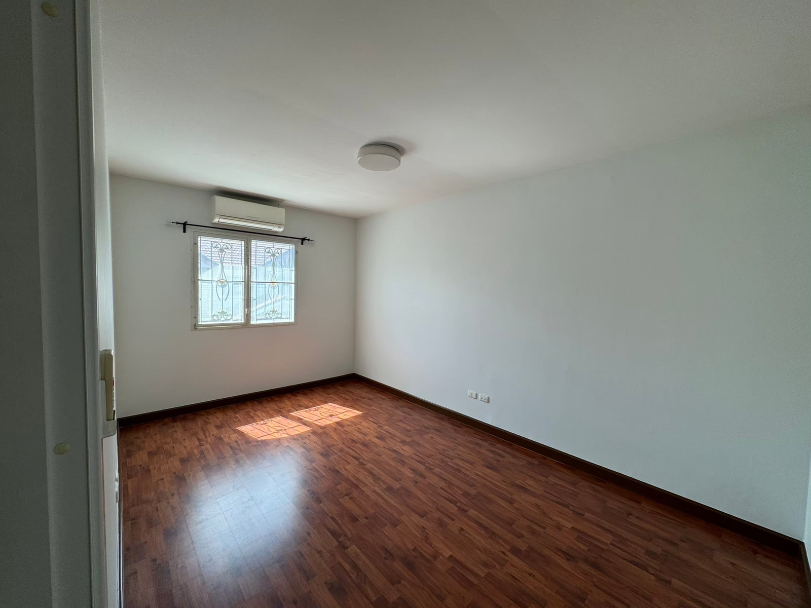 Townhouse for sale near BTS Bearing. – รูปที่ 3