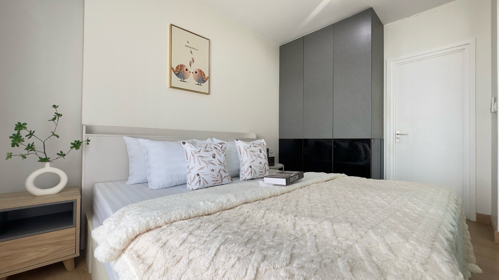 🔥 Stop renting first! This room has been newly decorated and is very beautiful. Best price in the project 🔥
🏢 The Key Sathorn - Charoenrat
📍 24th floor
📍 Room number 31/488
📏 Size 32.71 sq m.
💰 Only 2.99 million baht!!
✨ Newly renovated room, beautiful, 🔥 Stop renting first! This room has been newly decorated and is very beautiful. Best price in the project 🔥
🏢 The Key Sathorn - Charoenrat
📍 24th floor
📍 Room number 31/488
📏 Size 32.71 sq m.
💰 Only 2.99 million baht!!
✨ Newly renovated room, beautiful,