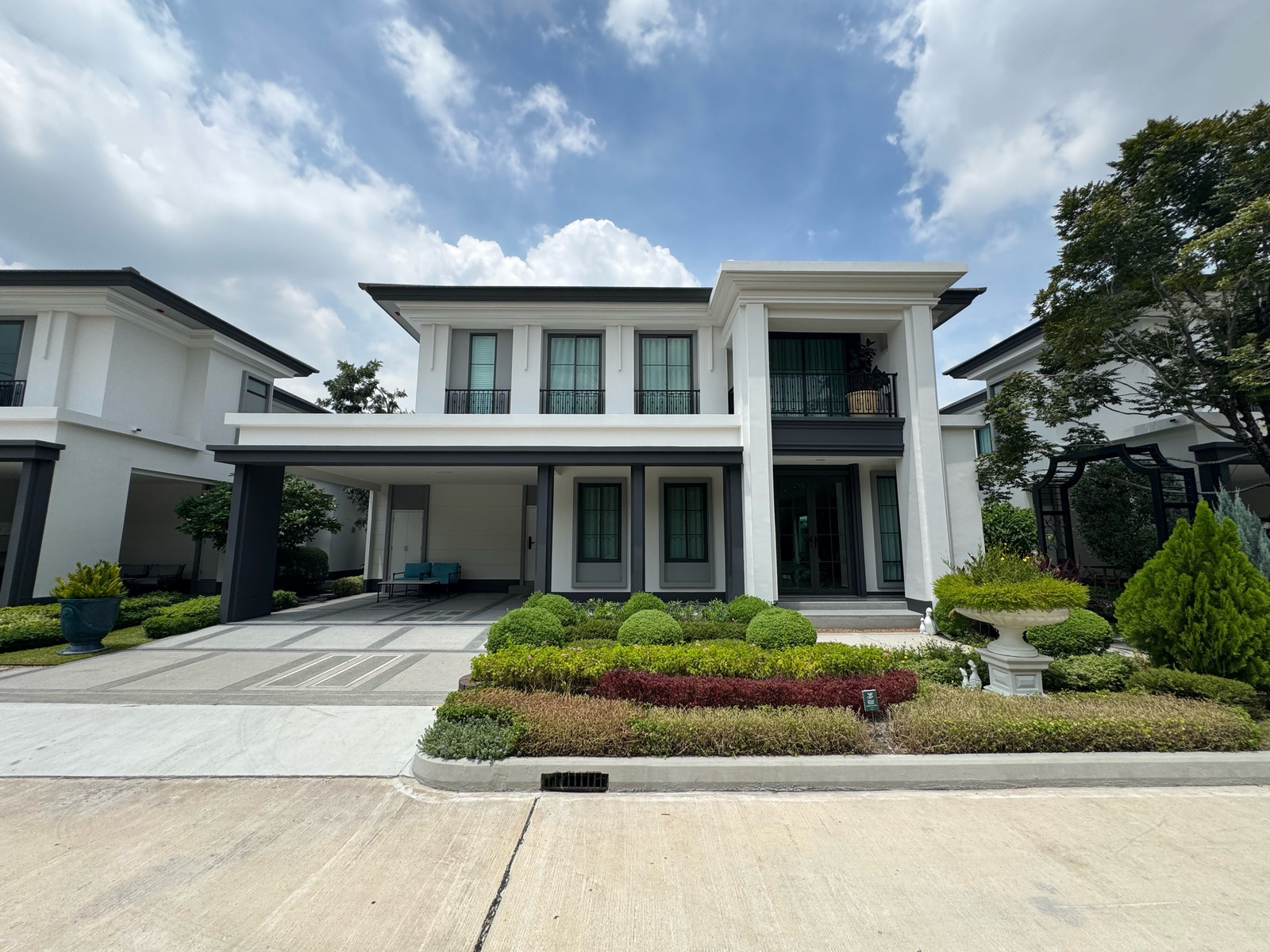 Urgent sale 🚨Special price Setthasiri Ratchaphruek Nakhon In price 12.99 million. Receive special offer. Contact 0869017364.