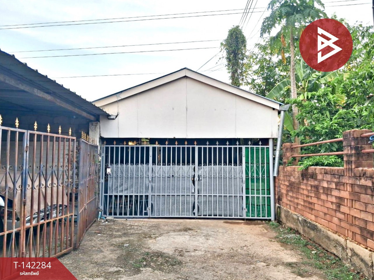 Townhouse for sale cheap Thanida Village 2, Uttaradit, good location, convenient travel. Townhouse for sale cheap Thanida Village 2, Uttaradit, good location, convenient travel.